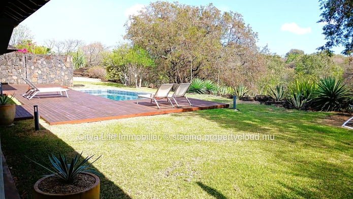 For Sale: Luxurious 4-Bedroom Villa in Tamarin
