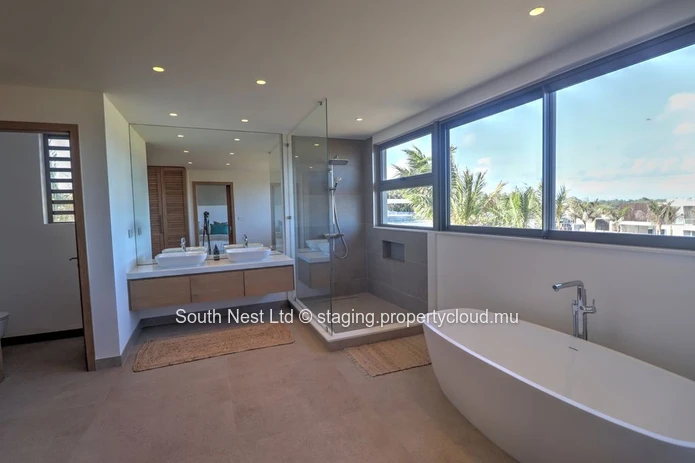 4-bed villa with a modern architecture in a prestigious golf estate