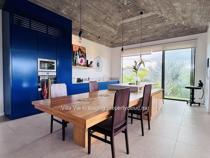 Mont Piton - 4-bedroom family home with swimming pool