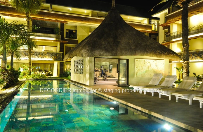 À vendre Penthouse RES – Grand Baie, penthouse luxueux avec vue magnifique sur la piscine.