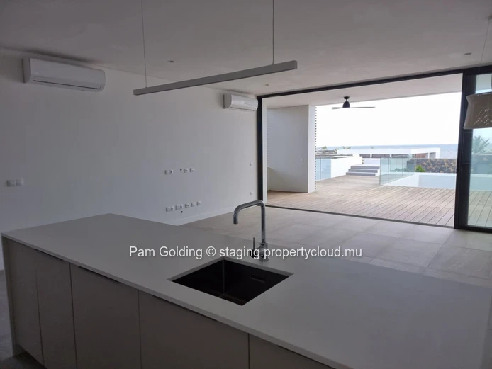Nouvelle maison de ville de luxe de 3 chambres à louer sur la côte ouest. (Mandat exclusif)