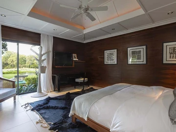 5 Bedroom Villa