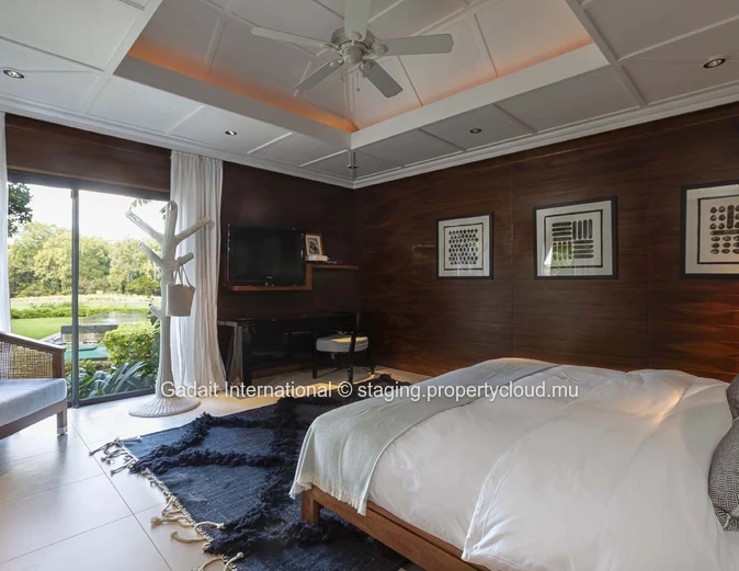 Invest in this superb luxury villa with golf and sea views in eastern Mauritius