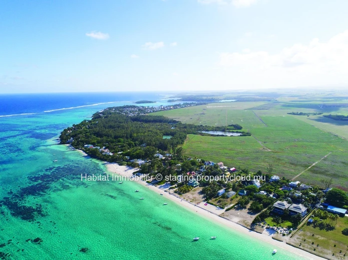 Project of new luxurious villas of 227 m² on a plot of land of 630 m², located in the heart of Pointe d'Esny