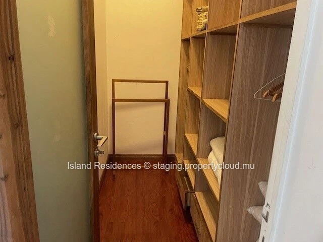 single storey house with 3 bedrooms, pool and parking in a secured residence