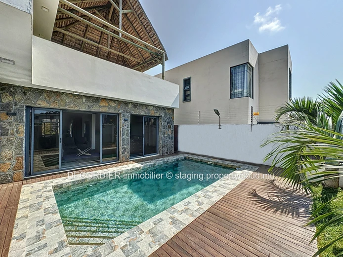 140 m² house with swimming pool