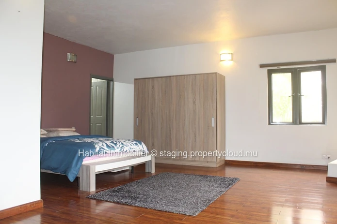 A VENDRE - Maison meublée et équipée de 371 m2 à Curepipe.