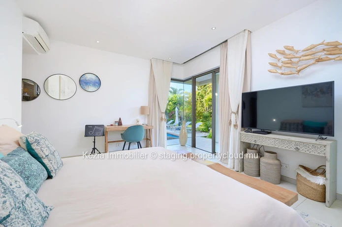 Intimate Contemporary Villa