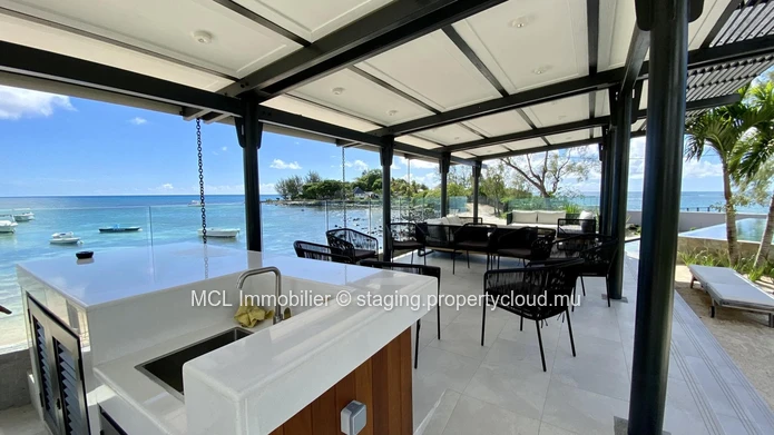 3 bedroom beachfront apartment in Pereybere