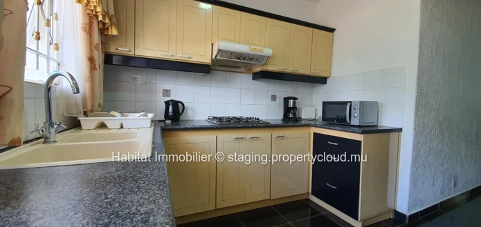 To rent - Magnificent furnished and equipped apartment of 105 m2 in Flic-en-Flac of a 24/7 secure residence within 1 ...
