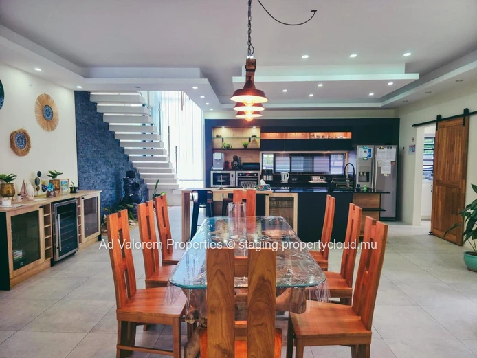 Villa for sale as a business – La Gaulette