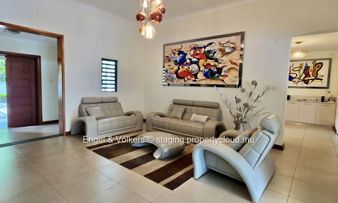 Exceptional 4-Bedroom Villa on a large Landscaped Garden