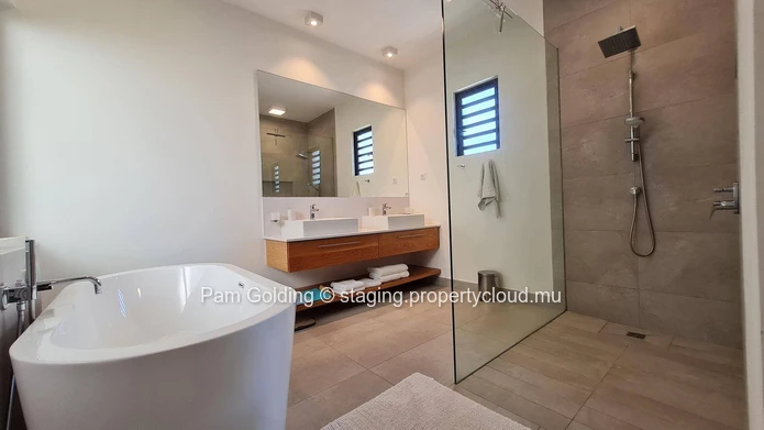 Beachfront Apartment for Sale in Pereybère 
