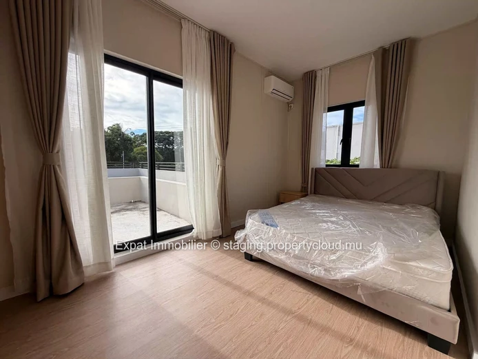 Villa neuve 3 chambres avec piscine privative à louer – Calodyne