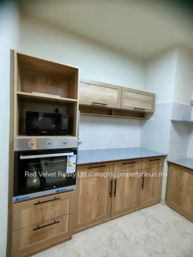 Elegant 4-Bedroom House for Rent in Ébène 