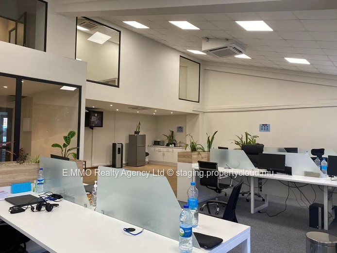 Bureau moderne de 90 m² à louer à The Flore, Floréal – Rs 45,000 + VAT (Mandat exclusif)