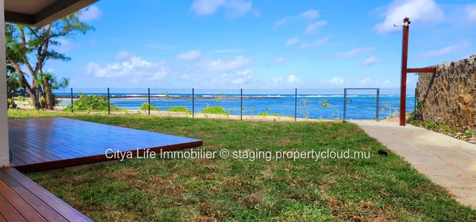 Stunning Beachfront Apartment in Poste Lafayette