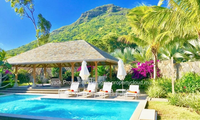 Villa RES à Vendre – Luxe et Nature Réunies, Rivière Noire