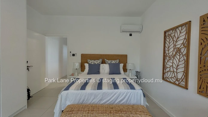 Modern 3-Bed Apartment with Rooftop Terrace and Stunning Sea Views 