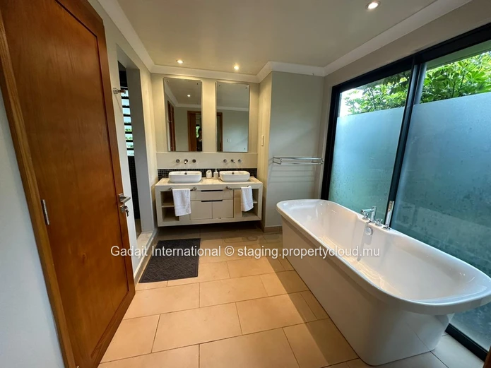 Matala Villa: villa with mountain view, tropical garden and private pool - Black River