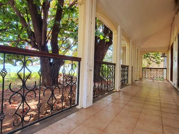 5 Bedroom Villa