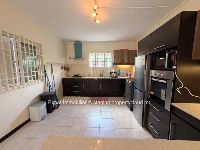 3-Bedroom Detached Villa for Rent – Pereybere, Large Tropical Garden