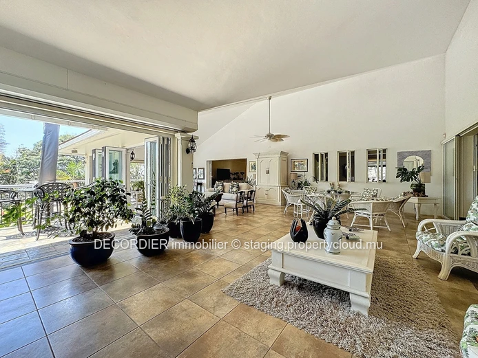 Magnificent two-storey villa located in a residence - Accessible to foreigners
