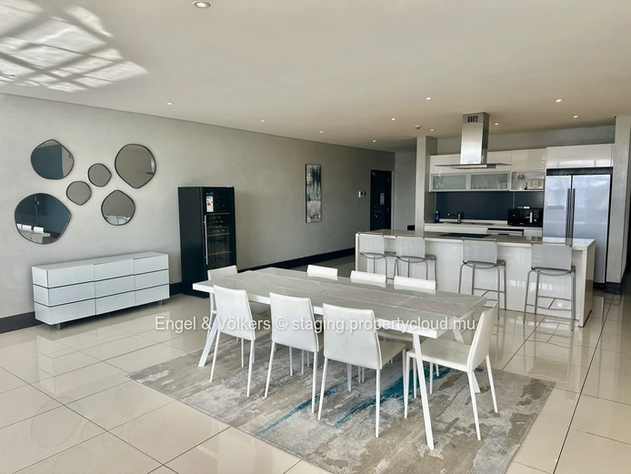 Stylish Top-Floor 3-Bedroom Apartment in La Croisette with Rooftop Pool Access