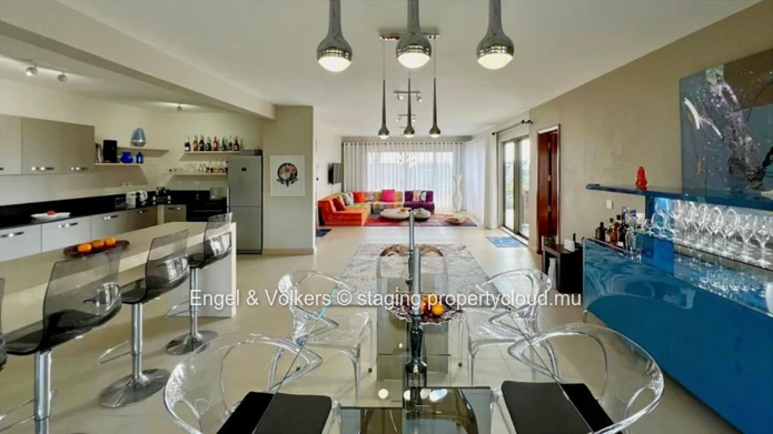 Sophisticated 232 m² Penthouse with Roche Bobois Furnishings for sale