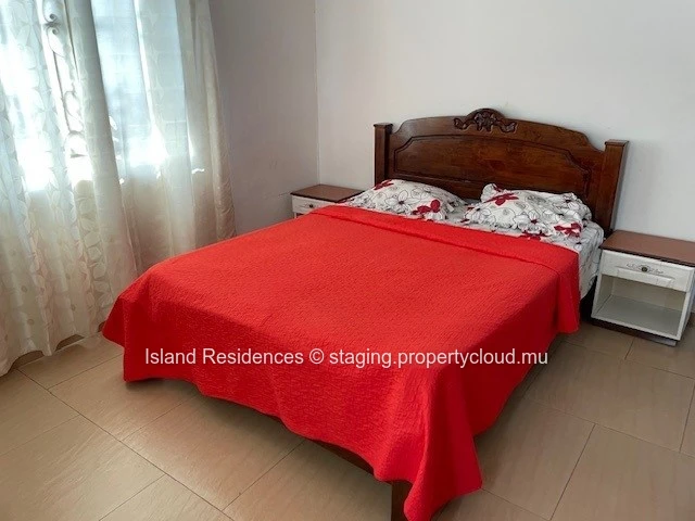 Furnished house in a good residential area. 4 bedrooms, swimming pool and parking.