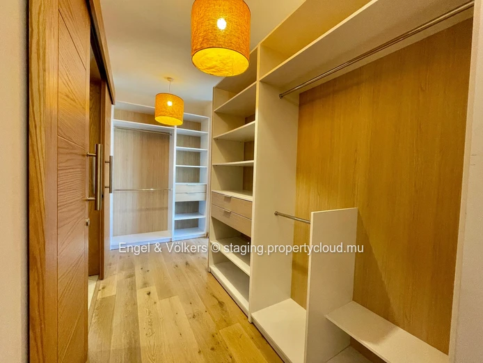 Contemporary Penthouse with Exclusive Lift Access & Mountain Views