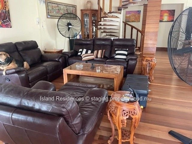 Fully furnished villa with 3 bedrooms, pool and parking within walking distance of Mon Choisy beach