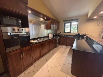 4 Bedroom Villa