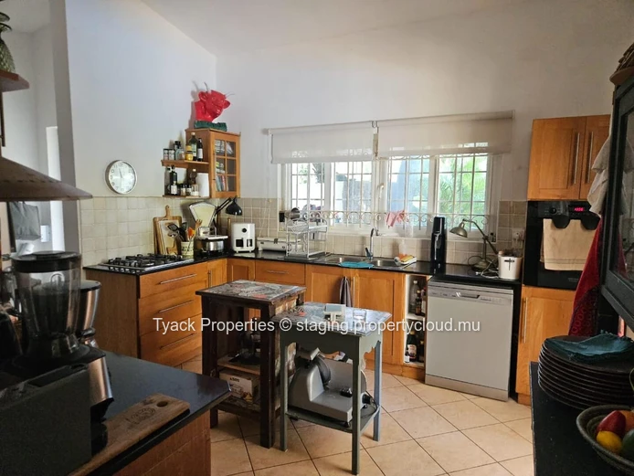 Villa for Sale in Grand Baie – 4 Bedrooms with Pool and Garden