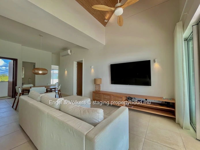 Beachfront Penthouse with Panoramic Sea Views