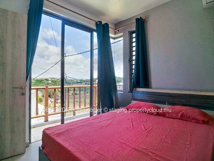 Modern duplex with private swimming pool (Sole Mandate)