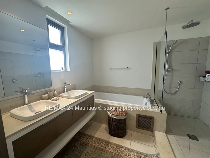 Exquisite Coastal Living: Luxurious Golf Estate Apartment with Stunning Amenities