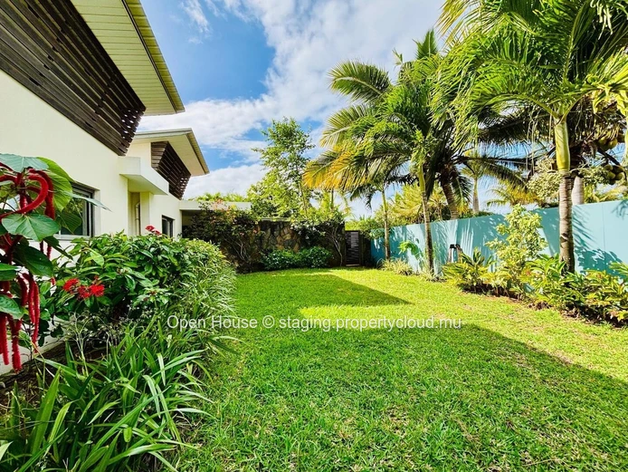 RES VILLA for sale in Grand Baie# Exclusive estate # 3 bedrooms, 2 en suite, private pool. Accessible to foreigners.