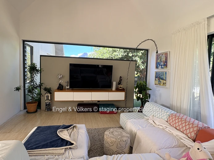 FOR RENT - Contemporary Villa in Tamarin