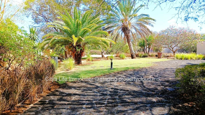 For Sale: Luxurious 4-Bedroom Villa in Tamarin