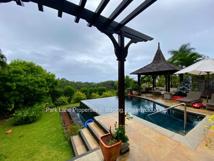 Prestigieuse villa IRS avec vue dégagée et parfaites finitions