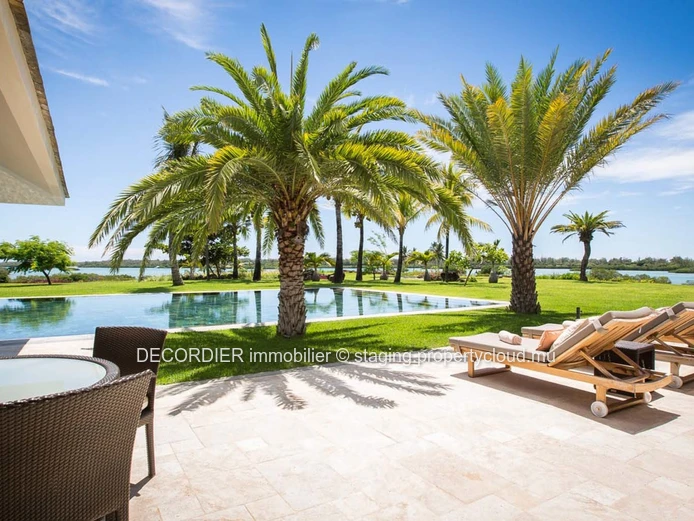 Contemporary single-storey villa accessible to foreigners