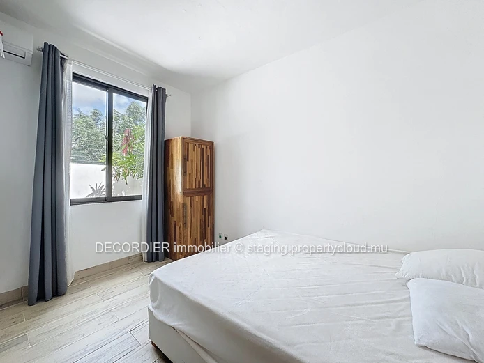 À vendre élégante maison de plain-pieds avec piscine