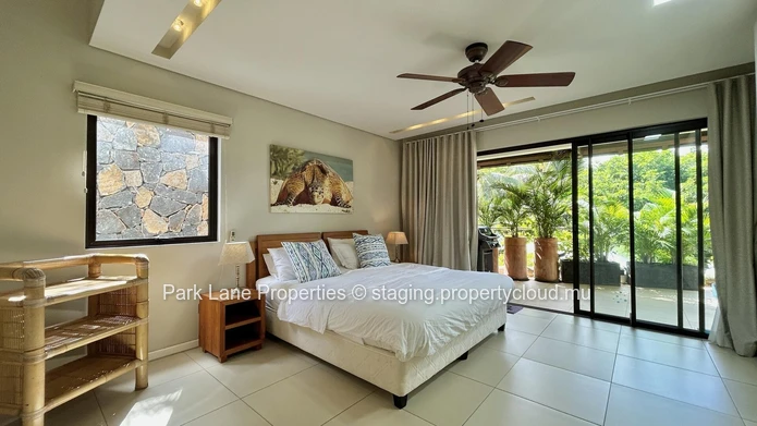 Unique 4-Bedroom Villa steps from Tamarin Beach