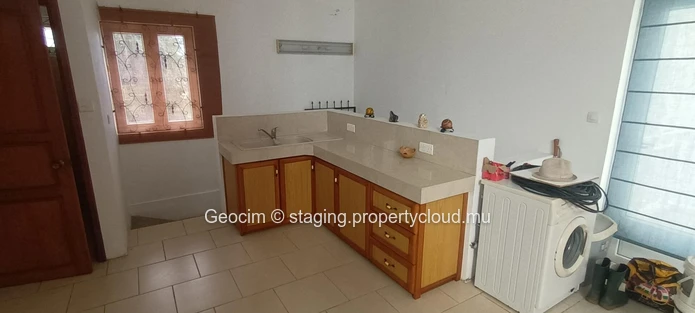 Flic en Flac Morc Safeland 1: A 200 m de la plage Maison meublée de 7 càc 2 sdb terrasses parking. Le tout sur 212 to... (Mandat exclusif)