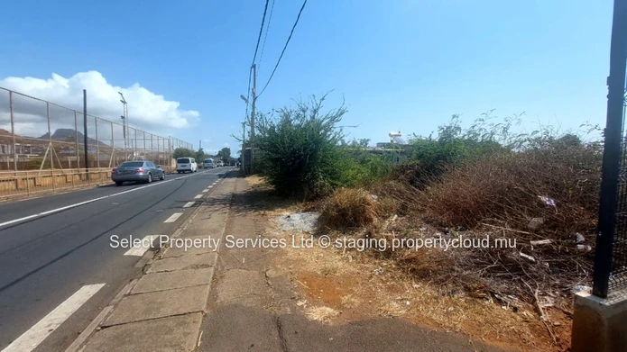 A vendre, Terrain Commercial sur la Route Royale de Bambous à Rs 17.9 M