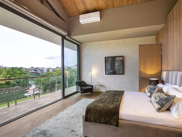 5 Bedroom Villa