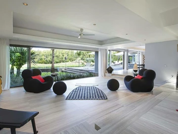 5 Bedroom Villa