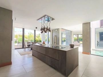 5 Bedroom Villa