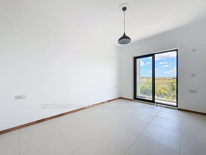 Penthouse located in a complex with elevator and shared swimming pool
